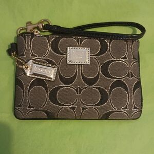 Coach Poppy Signature Wristlet NWOT
